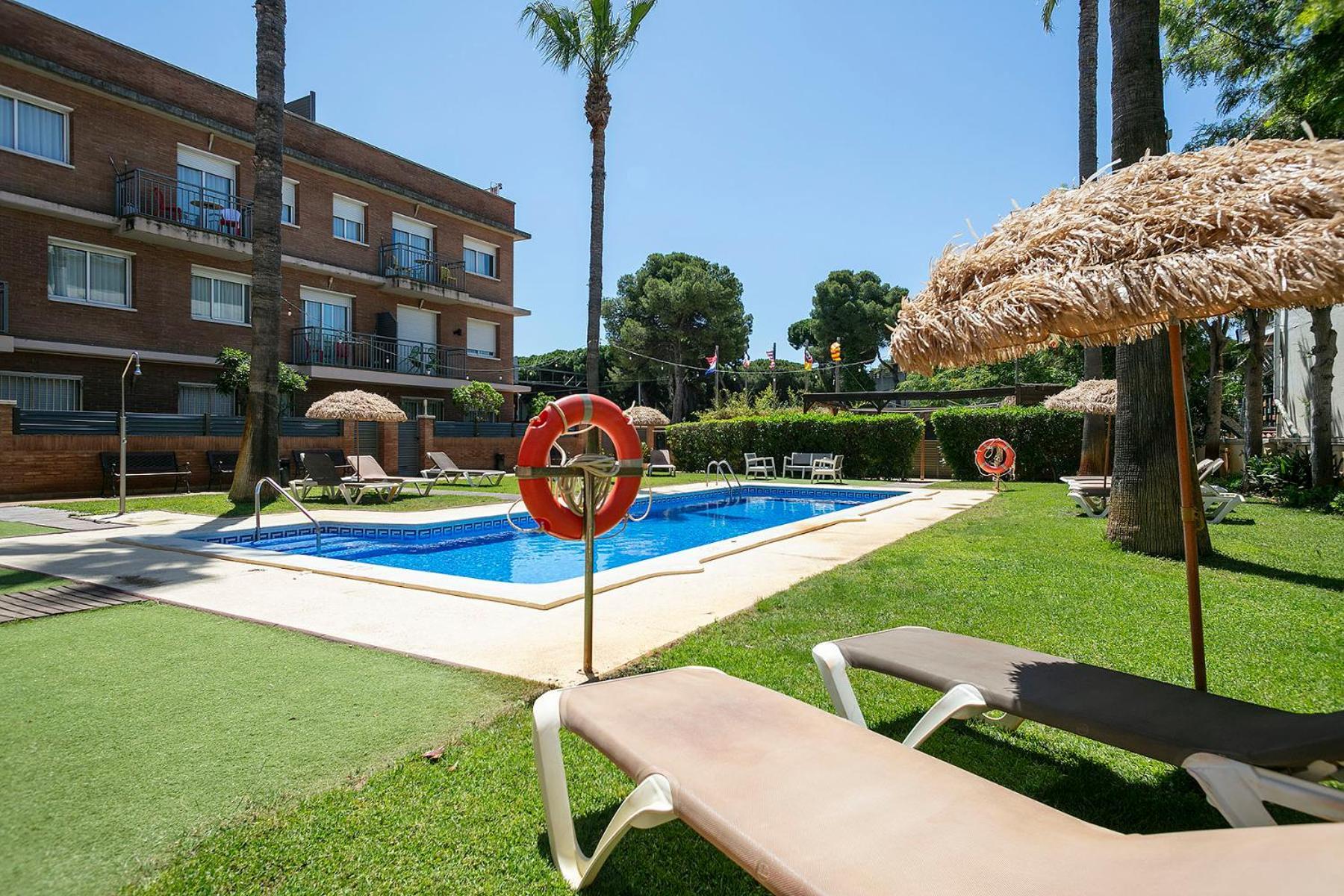 Apartamentos Velor Castelldefels Bagian luar foto