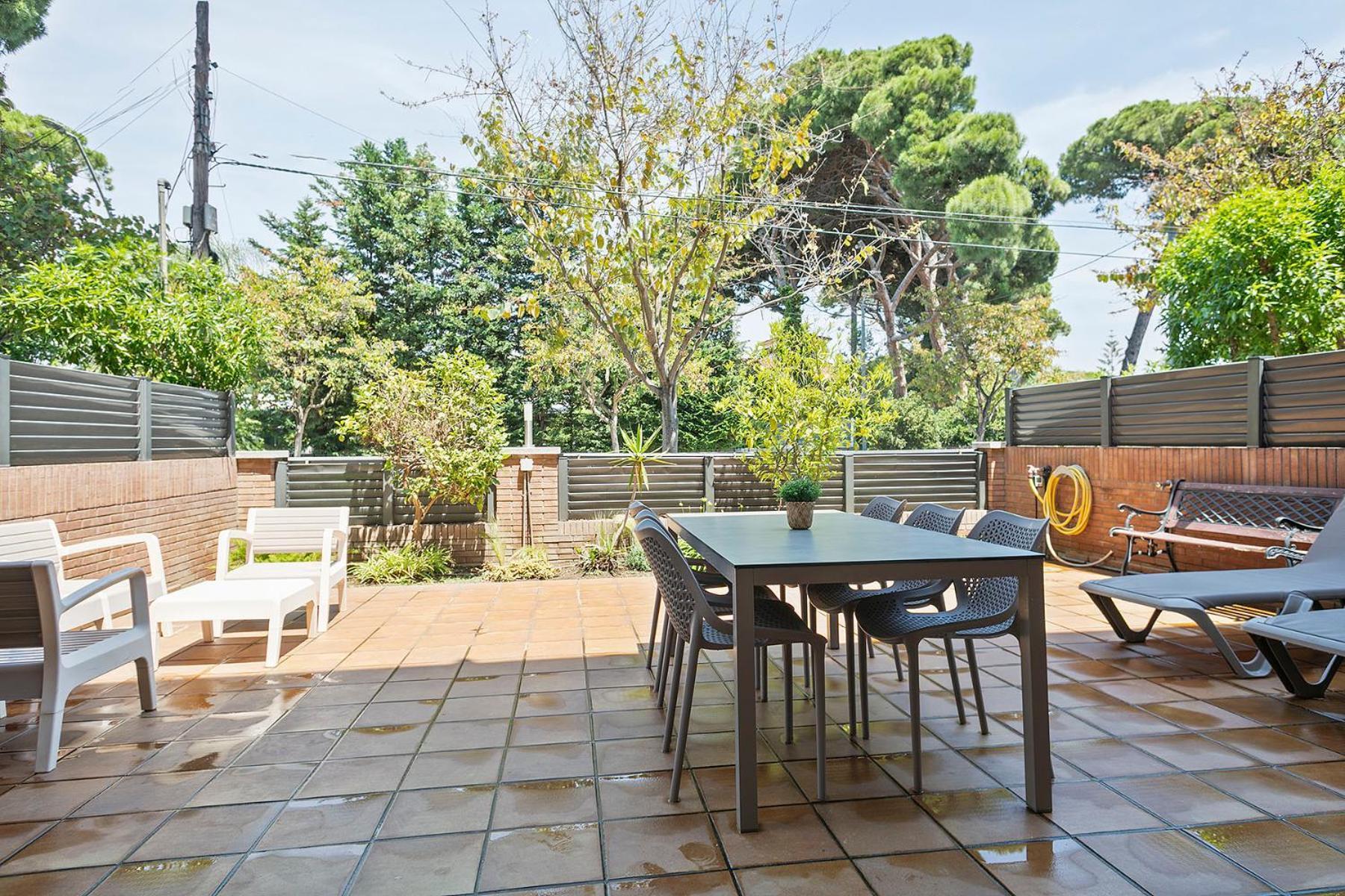 Apartamentos Velor Castelldefels Bagian luar foto