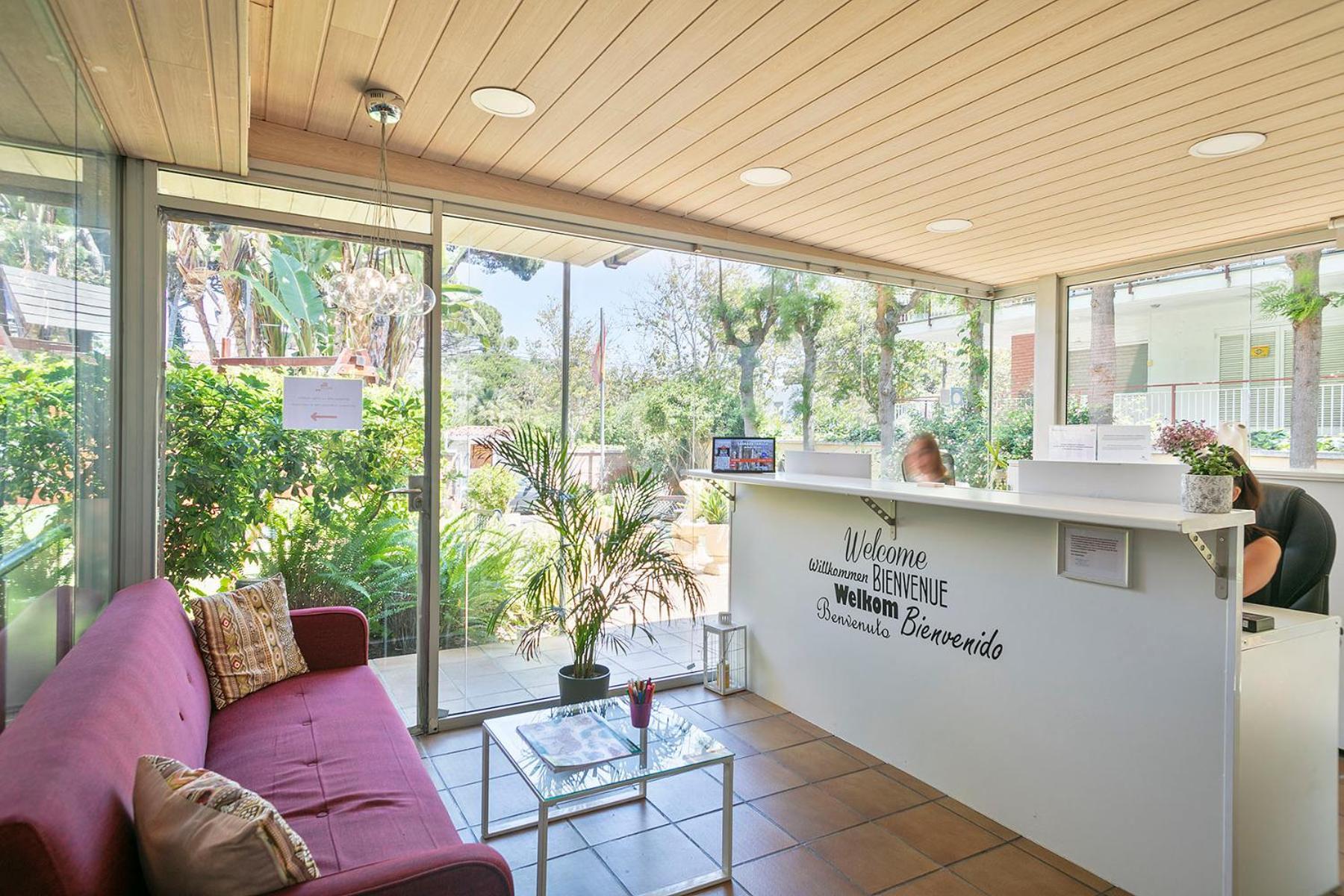 Apartamentos Velor Castelldefels Bagian luar foto