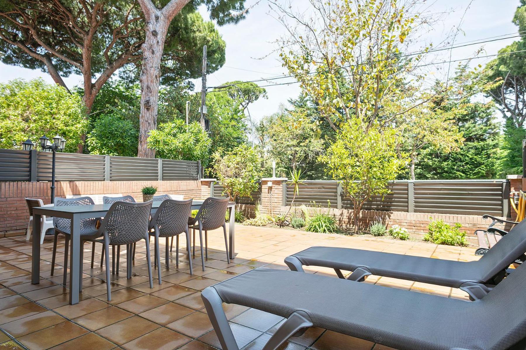 Apartamentos Velor Castelldefels Bagian luar foto